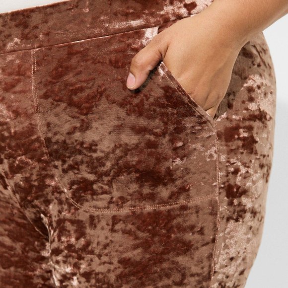Torrid Crushed Velvet Pocket Flare Pants NWT - size 1 (14/16) - Picture 3 of 3